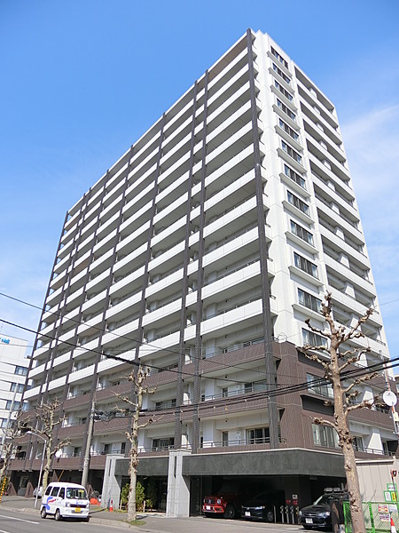 札幌市中央区北三条西のマンションの建物外観