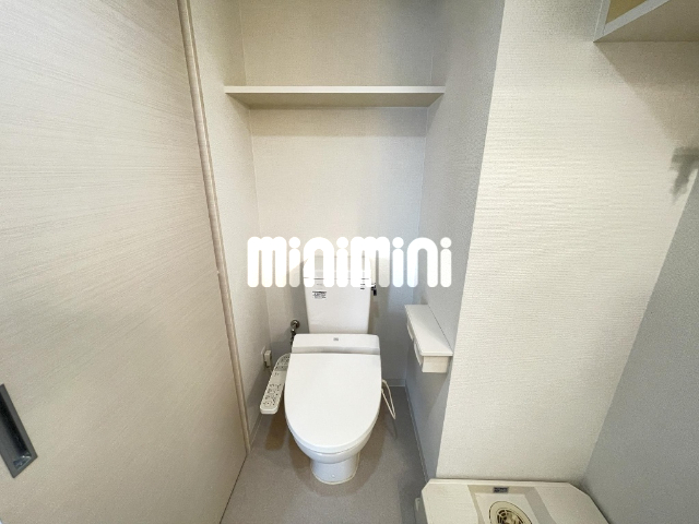 トイレ　上部棚付きです
