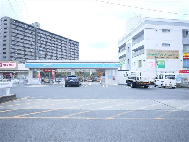 コンビニ　ローソン西条御条店（コンビニ）まで575m