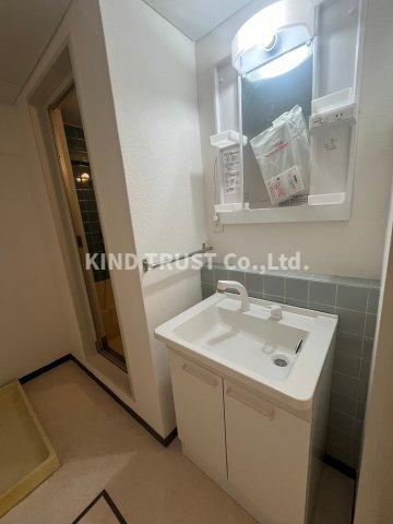 洗面設備　スペースが確保できる洗面所です