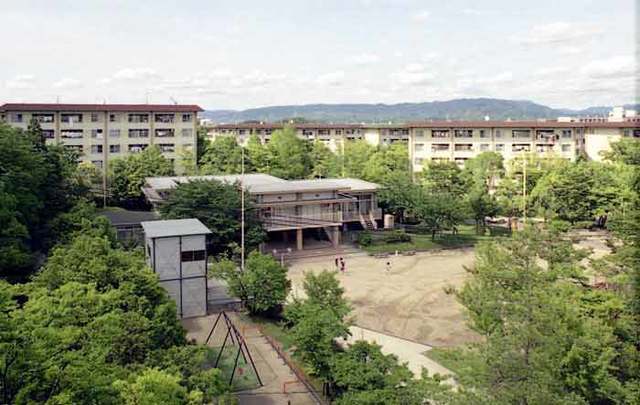 ＵＲ平城第二の建物外観