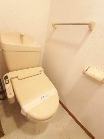 【安来市飯島町のアパートのトイレ】