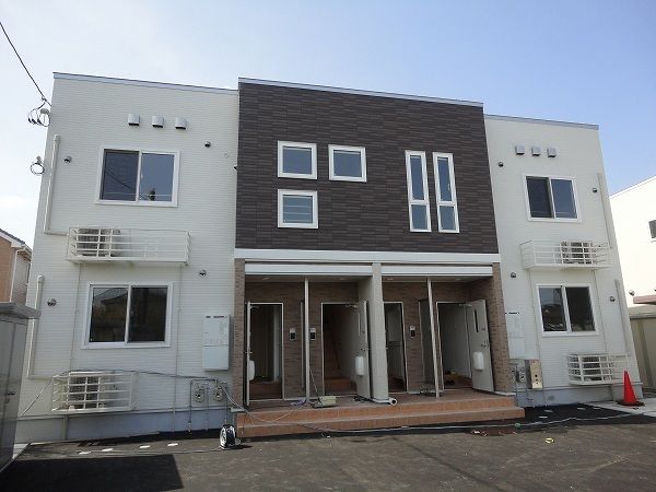 【能美市中町のアパートの建物外観】