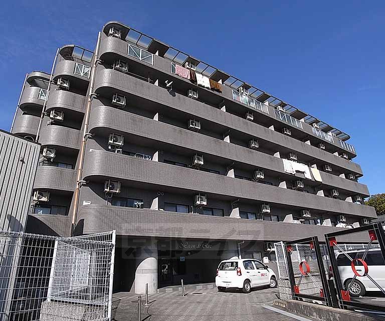 京都市西京区大枝沓掛町のマンションの建物外観