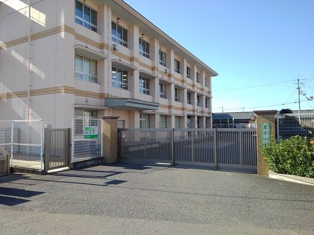 【ニューヴェルデIIの小学校】