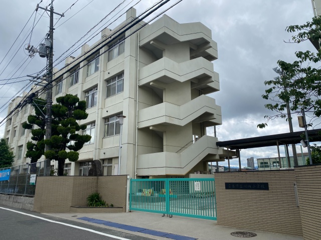 【広島市安佐南区川内のアパートの小学校】