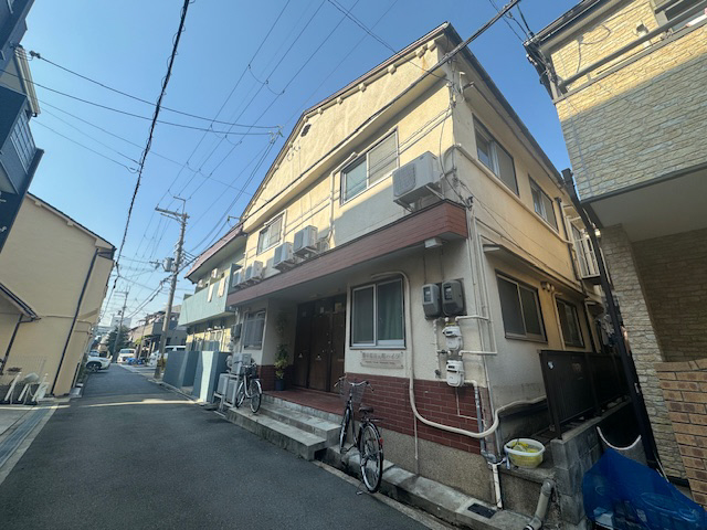 豊中市原田元町のアパートの建物外観