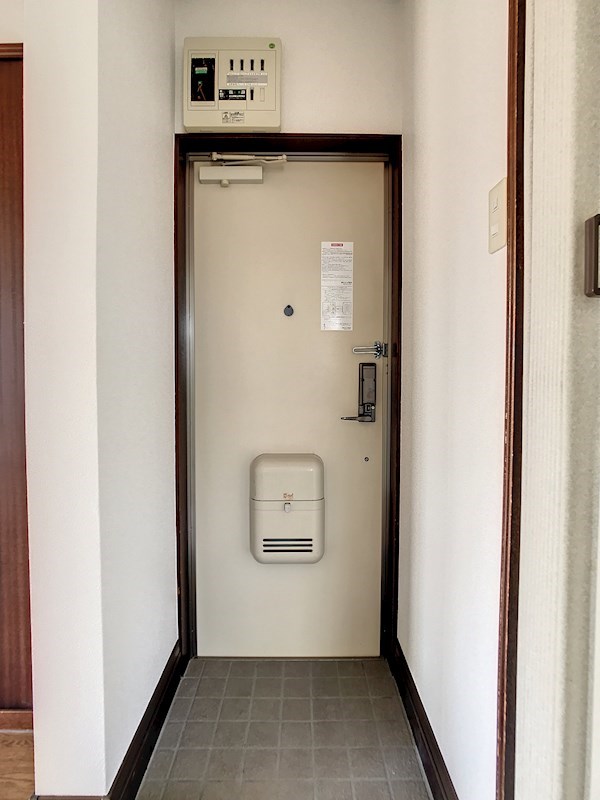 玄関　別部屋の写真になります。現状と異なります