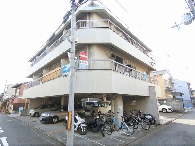 室町マンションの建物外観