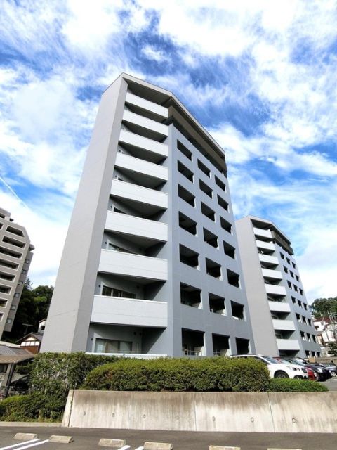 広島市東区牛田新町のマンションの建物外観