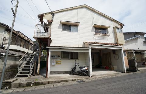 鹿児島市原良のアパートの建物外観