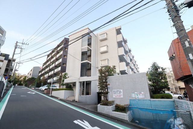 【横浜市青葉区美しが丘のマンションの建物外観】