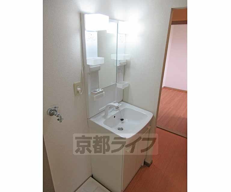 洗面設備　新しい洗面台です