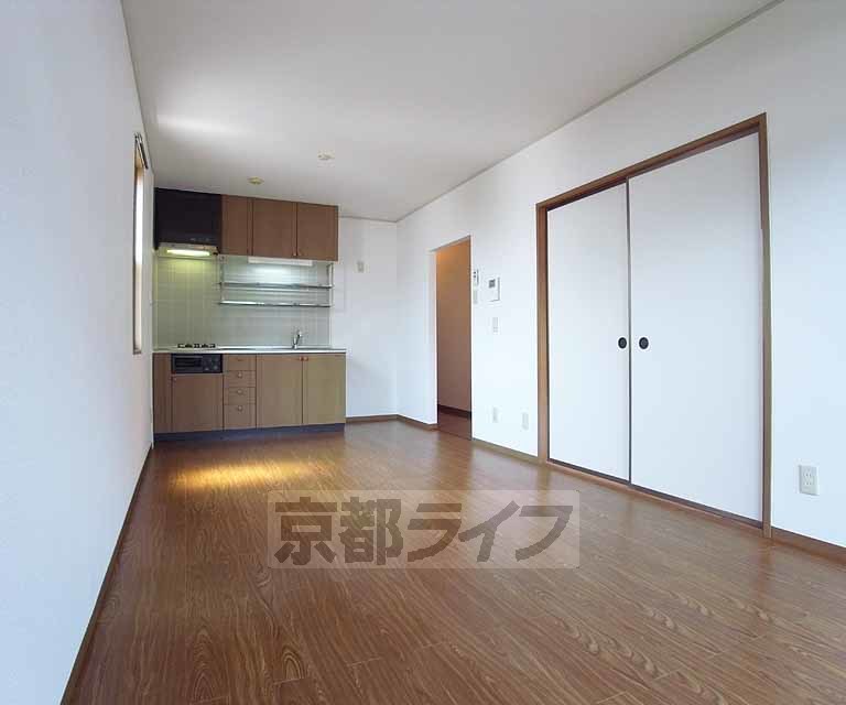 居室・リビング　広々使えるリビングルーム！