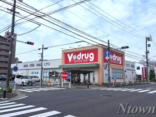 ドラックストア　V・drug 瑠璃光店（ドラッグストア）まで182m