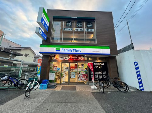 コンビニ　ファミリーマート 志賀本通駅前店（コンビニ）まで392m