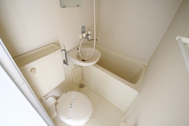 バス・シャワールーム　同物件、別号室のものです。