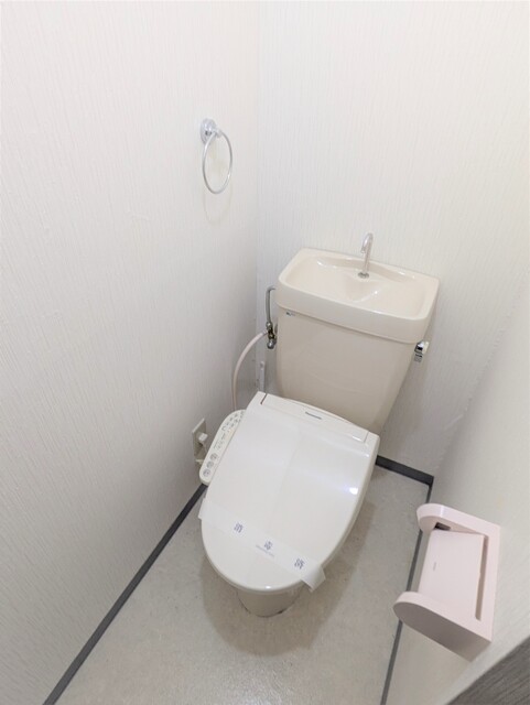 トイレ　☆温水機能付暖房便座☆※同タイプ参考写真