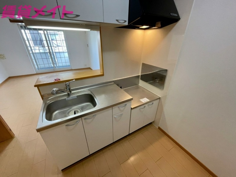 キッチン　同タイプのお部屋の参考写真です。