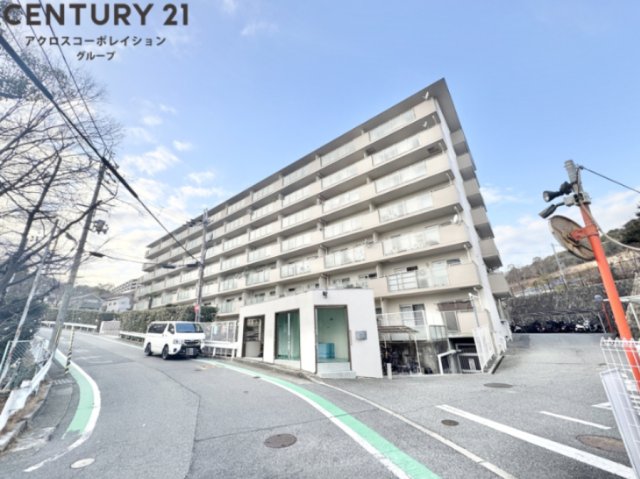 建物外観　駐車場、駐輪場付き