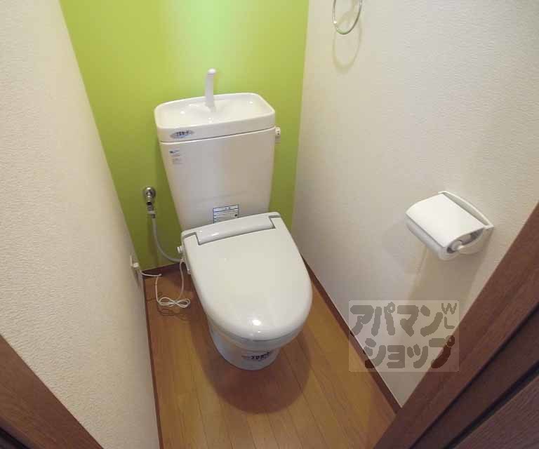 トイレ　トイレにもアクセントクロス！