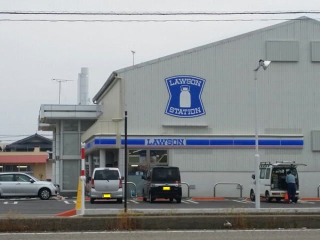 コンビニ　ローソン（コンビニ）まで600m