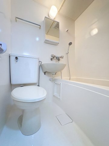バス・シャワールーム　★水回り新品に交換済★