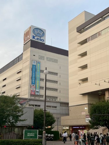 ショッピングセンター　京王百貨店　聖蹟桜ヶ丘店（ショッピングセンター）まで493m