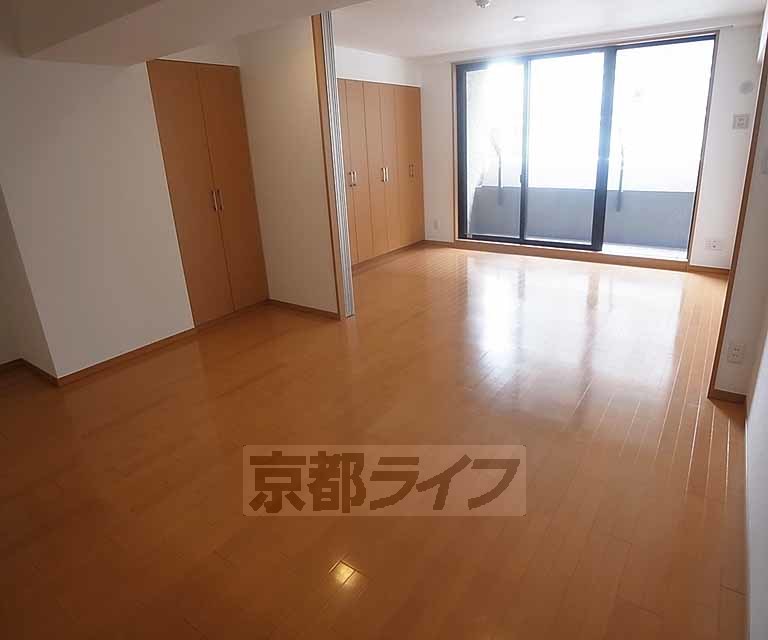 居室・リビング　広々として開放感のあるリビングです。