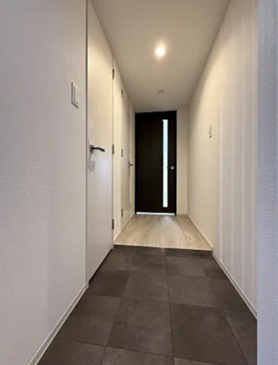 玄関　※別部屋の参考写真です。