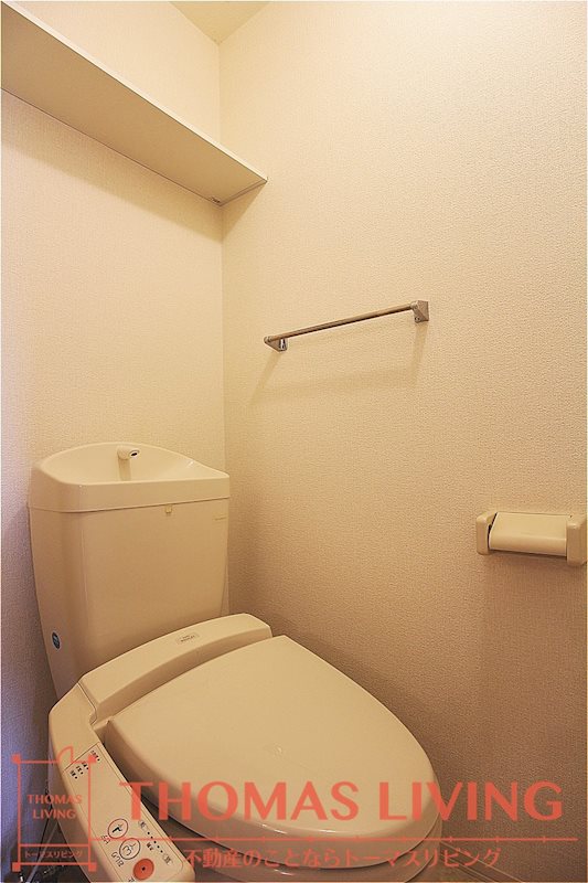 トイレ　温水洗浄便座がついています。