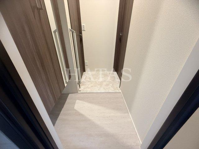 玄関　同物件別部屋です。