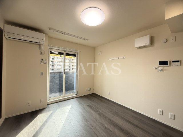 居室・リビング　同物件別部屋です。