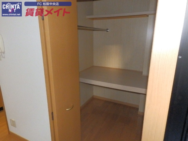 収納　同型参考写真