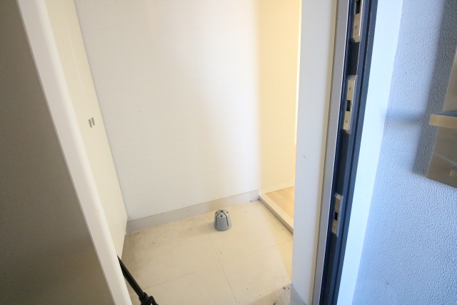 玄関　※別部屋の参考写真のため、現状優先です。
