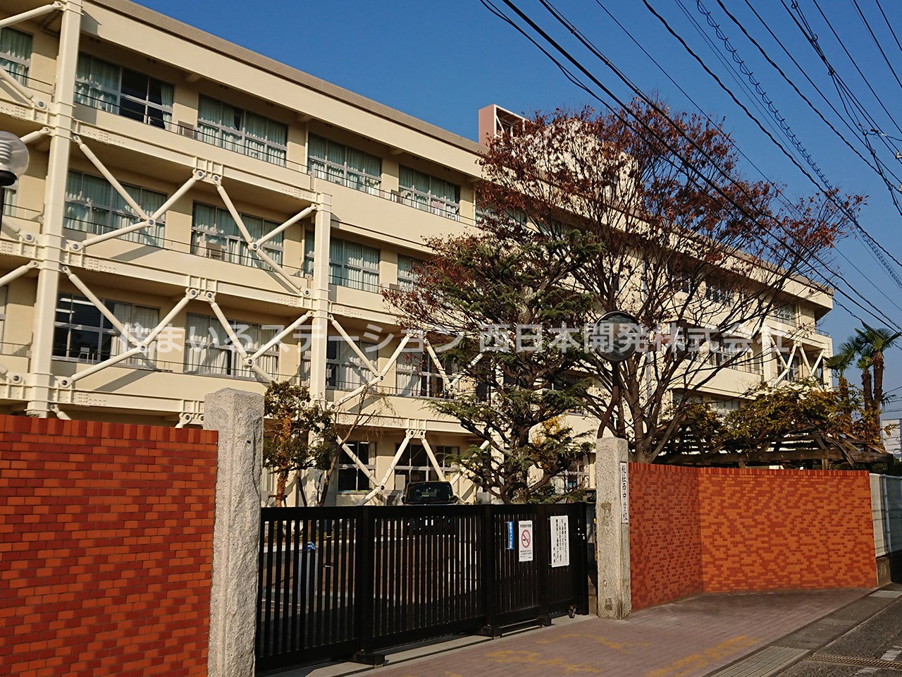 中学校　総社市立総社西中学校（中学校）まで983m