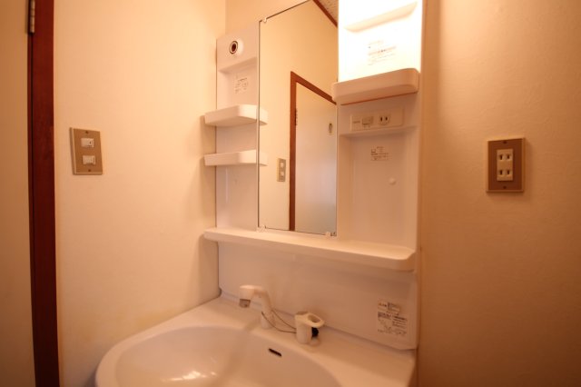 洗面設備　写真は類似です。