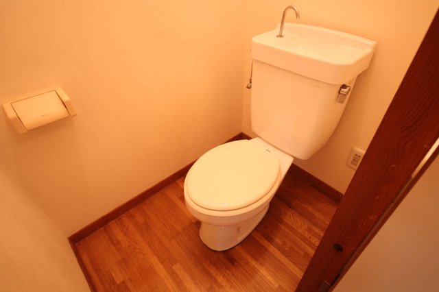 トイレ　写真は類似です。