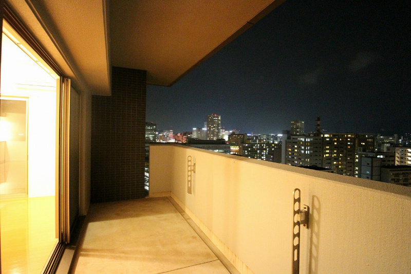 バルコニー　奥行、ワイドに広がるバルコニーが魅力です。