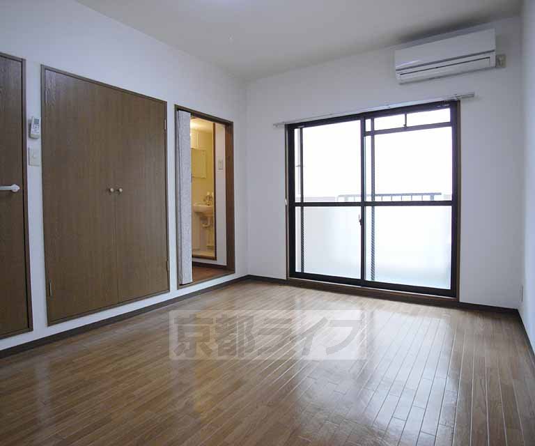 居室・リビング　広々したお部屋！