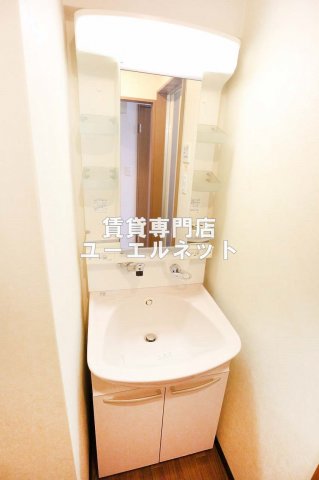 洗面設備　清潔感ある独立洗面台で毎日気持ちよく♪