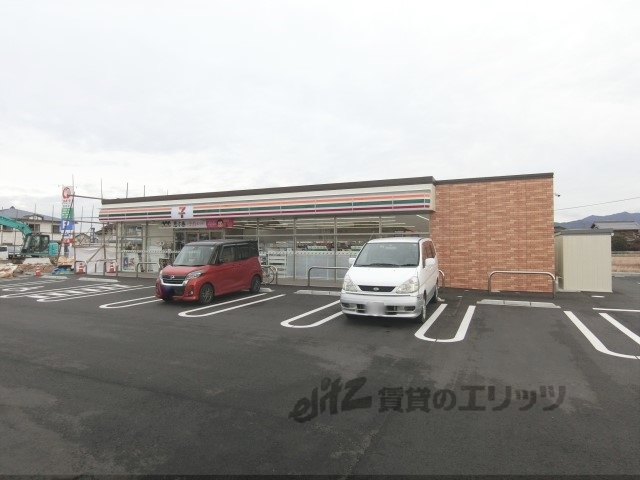 コンビニ　セブンイレブン湖東横溝店（コンビニ）まで1300m