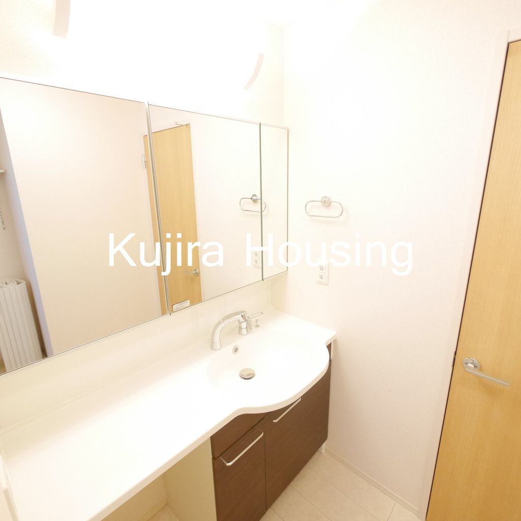 洗面設備　三面鏡付きの洗髪洗面化粧台♪