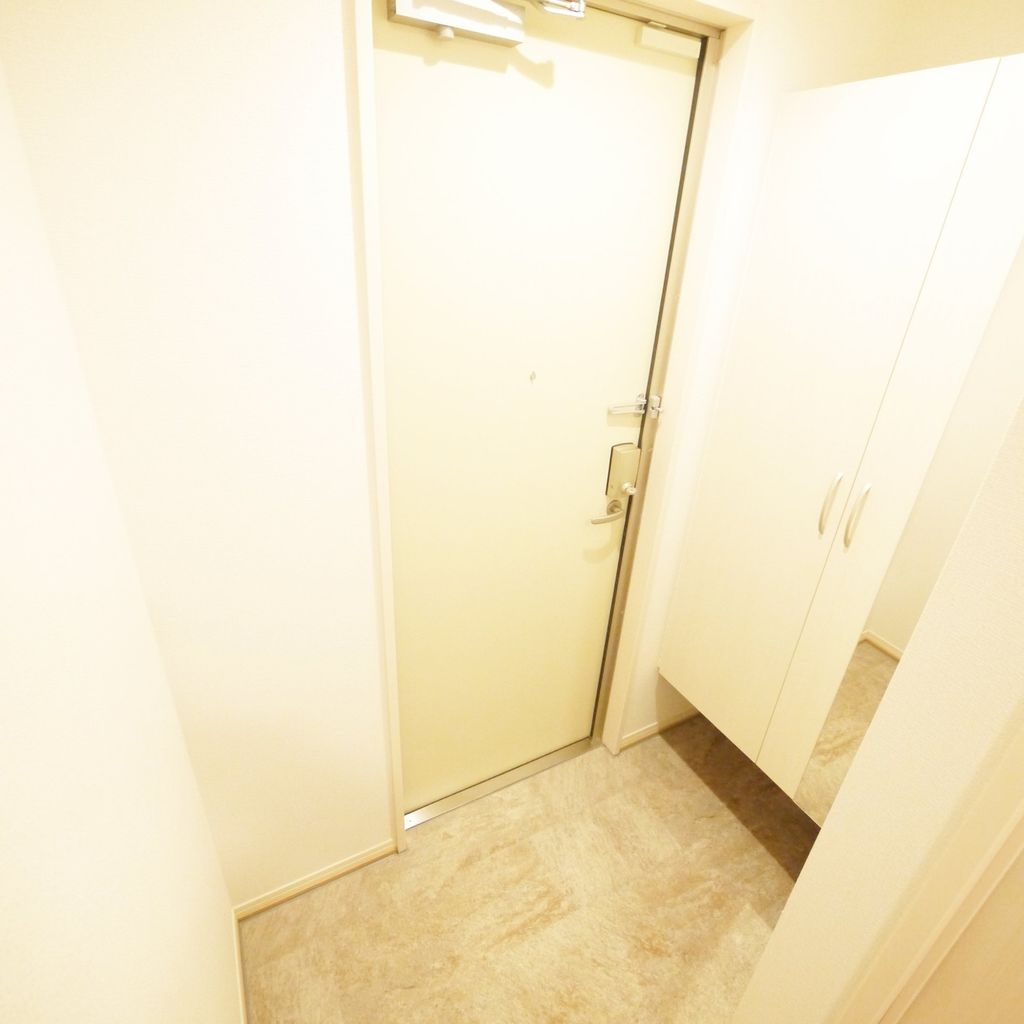 玄関　下駄箱完備の玄関ホール★