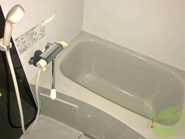 バス・シャワールーム　こちらお風呂になります。一日の疲れを癒してください。