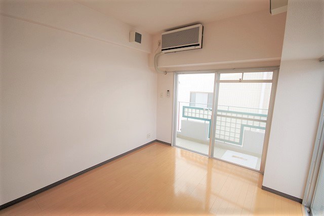 居室・リビング　※208号室の写真となります。