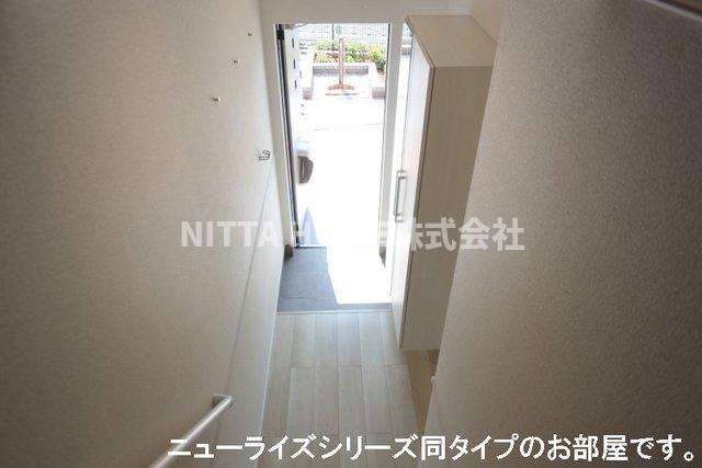 玄関　【イメージ写真図】全身ミラー付きのシューズボックス付き◆