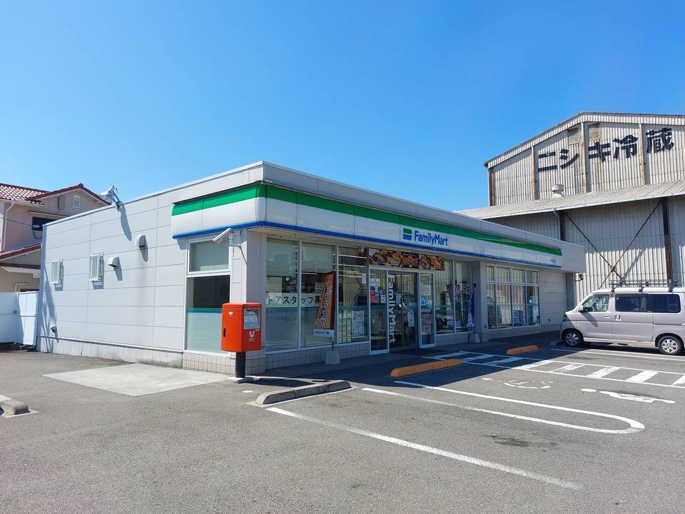 コンビニ　ファミリーマート伊予下吾川店（コンビニ）まで499m