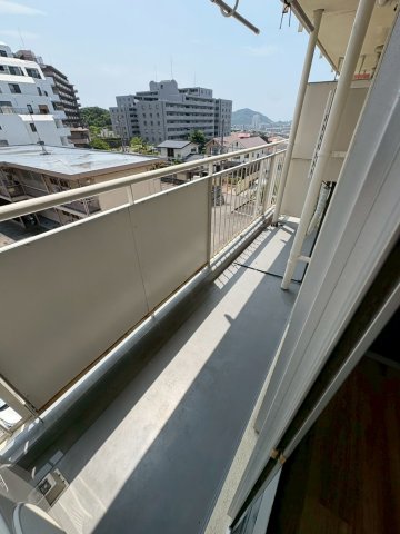 バルコニー　暖かな日差しのふりそそぐバルコニー