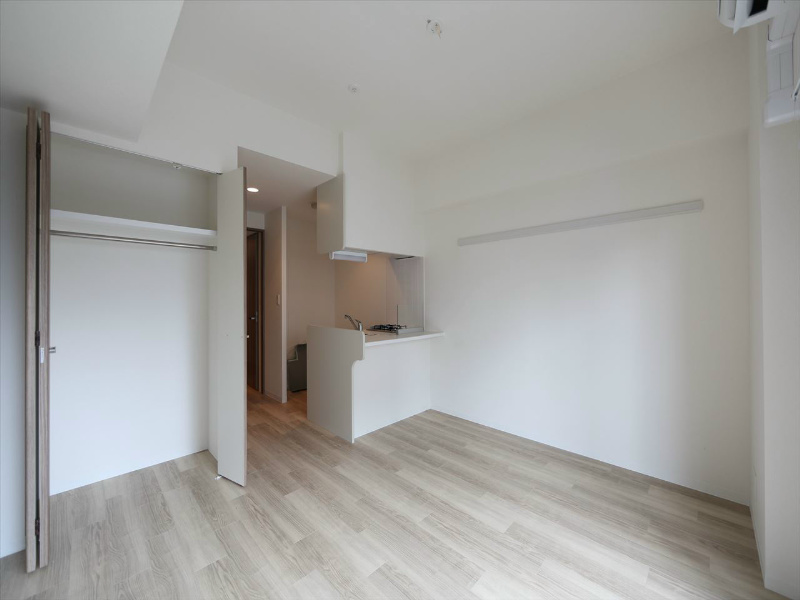 居室・リビング　洋室9.8帖　クローゼット付（収納充実してます）